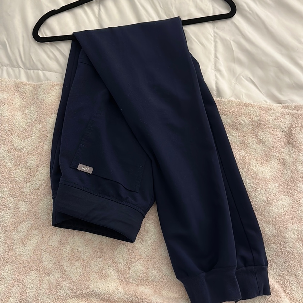 Women’s figs scrub set navy blue
